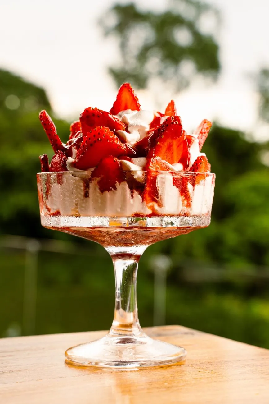 Copa de fresas con crema